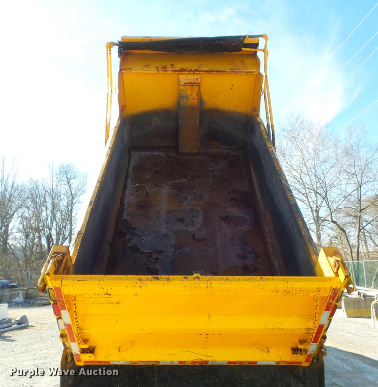 image for item DC7433 2002 International F2554 dump truck
