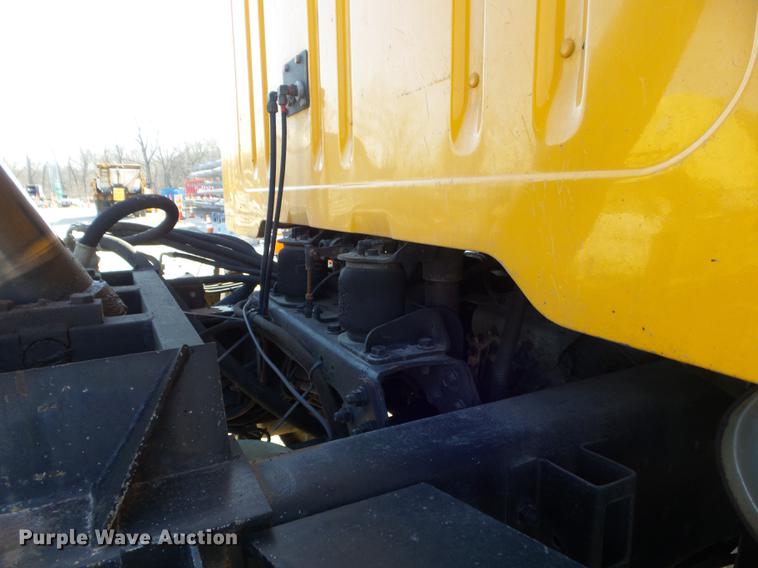 image for item DC7433 2002 International F2554 dump truck