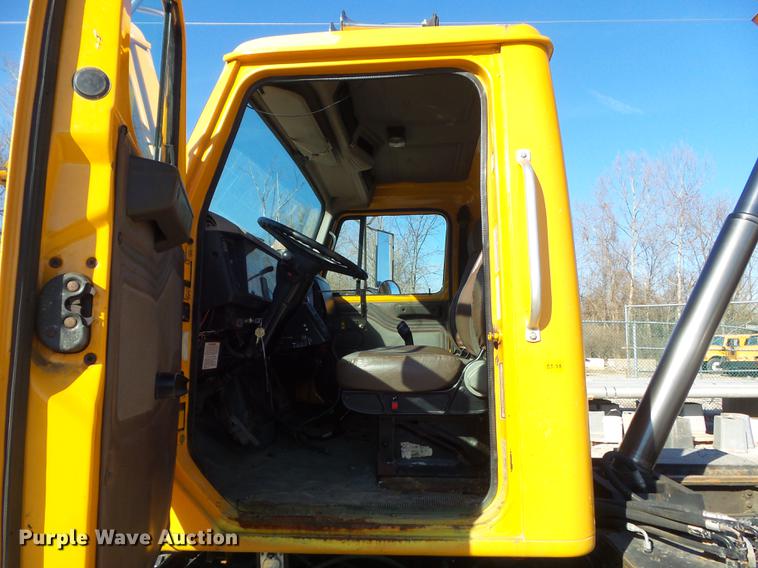 image for item DC7433 2002 International F2554 dump truck