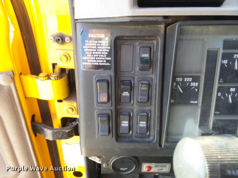 image for item DC7433 2002 International F2554 dump truck