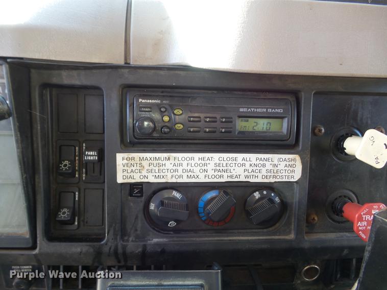 image for item DC7433 2002 International F2554 dump truck