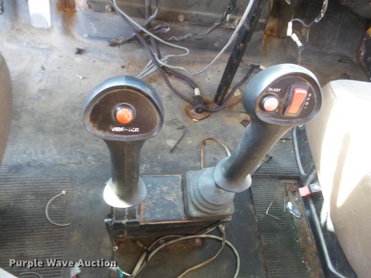 image for item DC7433 2002 International F2554 dump truck