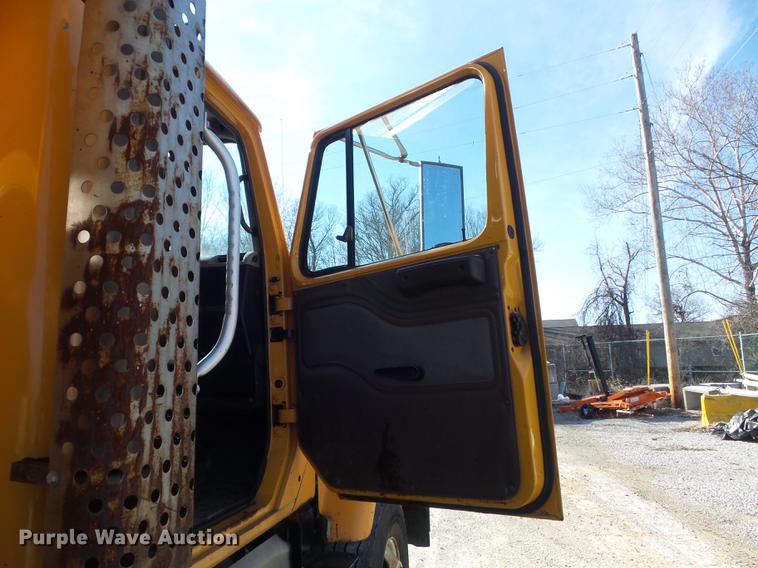 image for item DC7433 2002 International F2554 dump truck