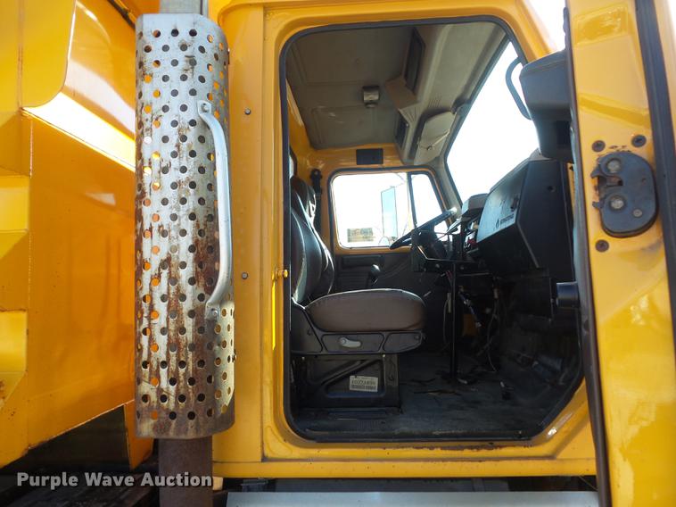 image for item DC7433 2002 International F2554 dump truck