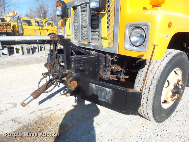 image for item DC7433 2002 International F2554 dump truck