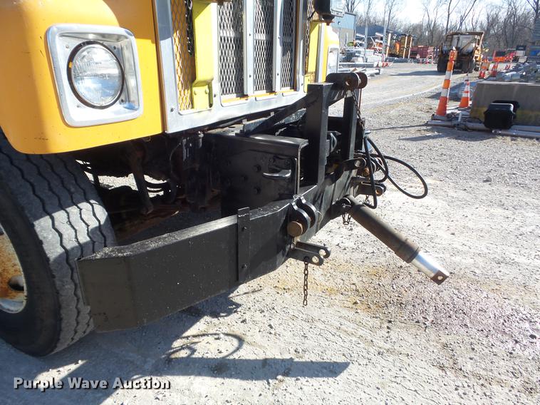 image for item DC7433 2002 International F2554 dump truck