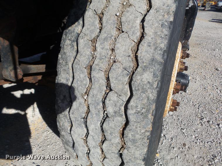 image for item DC7433 2002 International F2554 dump truck