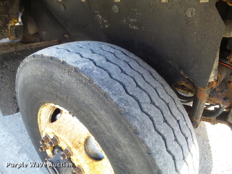 image for item DC7433 2002 International F2554 dump truck