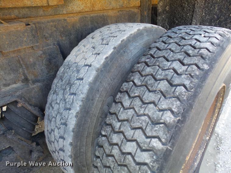 image for item DC7433 2002 International F2554 dump truck