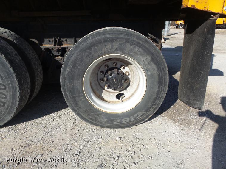image for item DC7433 2002 International F2554 dump truck