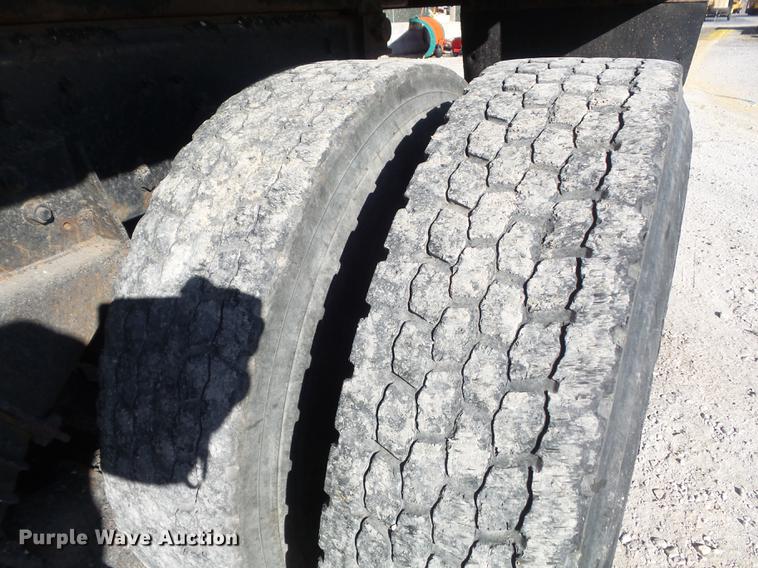 image for item DC7433 2002 International F2554 dump truck