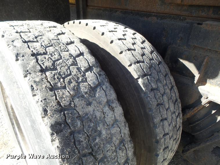 image for item DC7433 2002 International F2554 dump truck