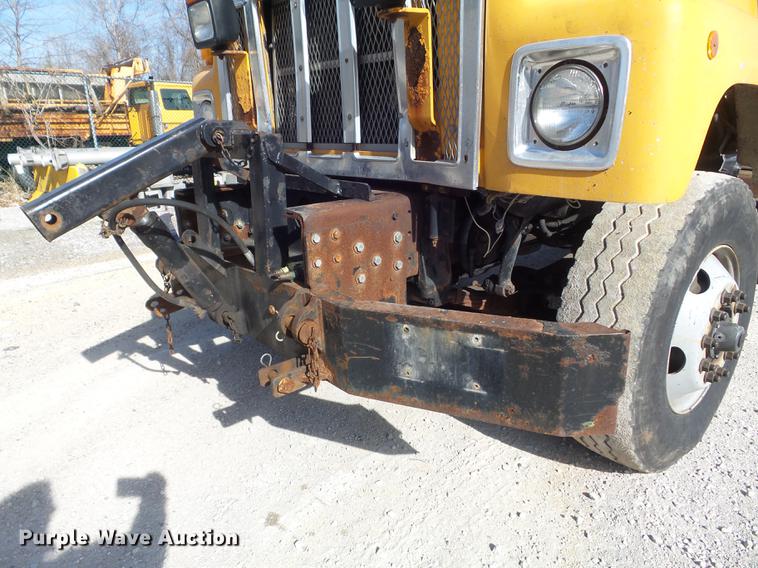 image for item DC7434 2002 International F2554 dump truck