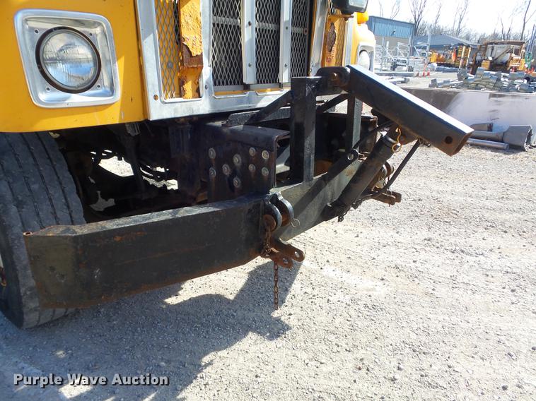 image for item DC7434 2002 International F2554 dump truck