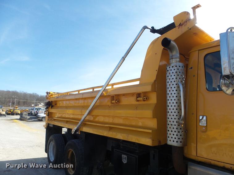 image for item DC7434 2002 International F2554 dump truck