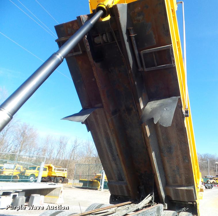 image for item DC7434 2002 International F2554 dump truck