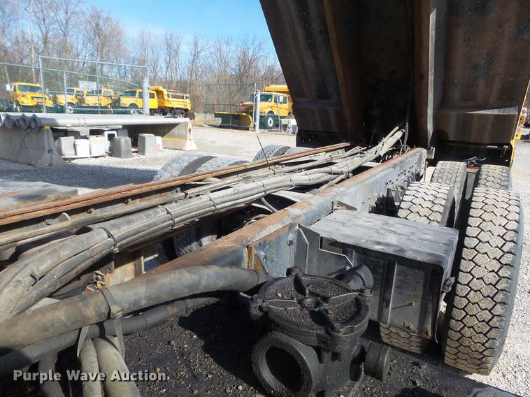 image for item DC7434 2002 International F2554 dump truck