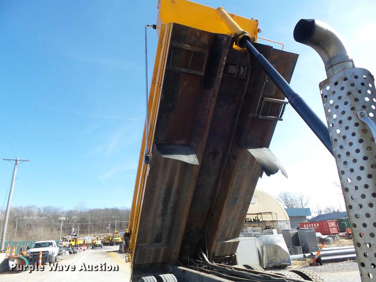 image for item DC7434 2002 International F2554 dump truck