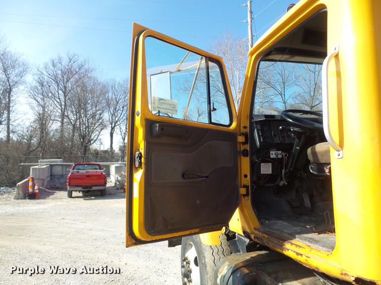 image for item DC7434 2002 International F2554 dump truck