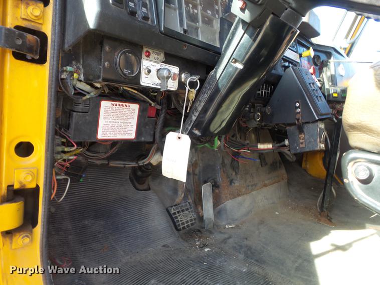 image for item DC7434 2002 International F2554 dump truck