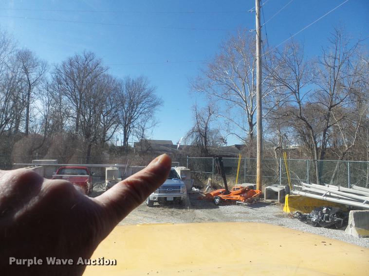 image for item DC7434 2002 International F2554 dump truck