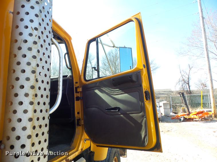 image for item DC7434 2002 International F2554 dump truck