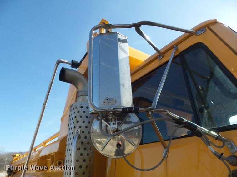 image for item DC7434 2002 International F2554 dump truck