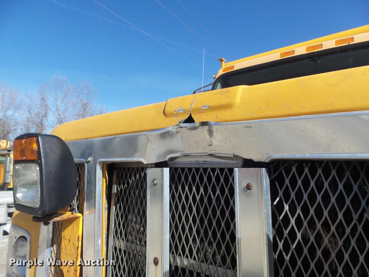 image for item DC7434 2002 International F2554 dump truck