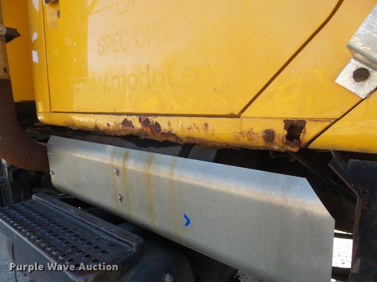 image for item DC7434 2002 International F2554 dump truck