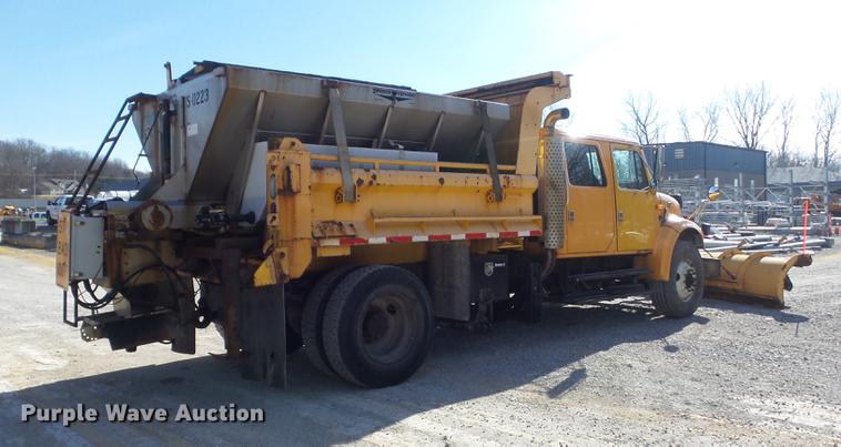 image for item DC7435 2002 International 4900 dump truck