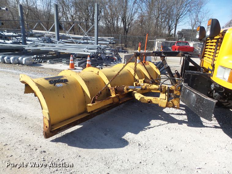 image for item DC7435 2002 International 4900 dump truck