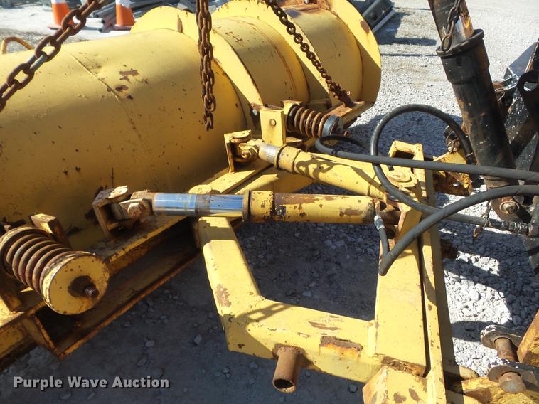 image for item DC7435 2002 International 4900 dump truck