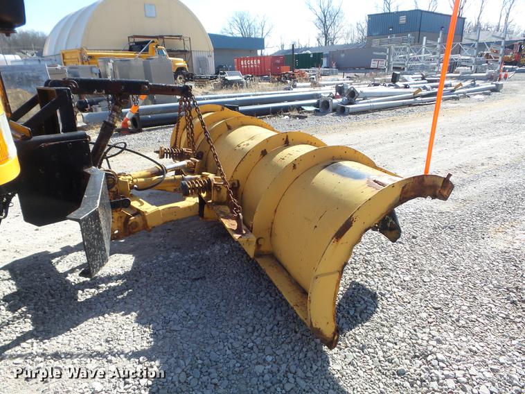 image for item DC7435 2002 International 4900 dump truck