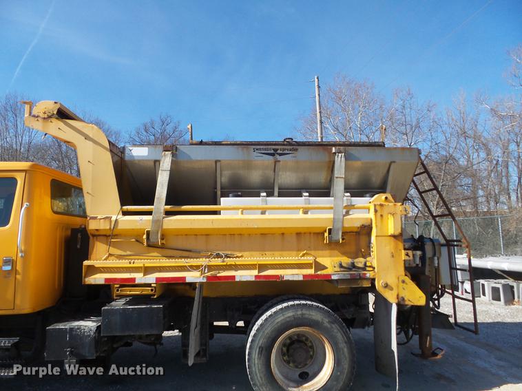 image for item DC7435 2002 International 4900 dump truck