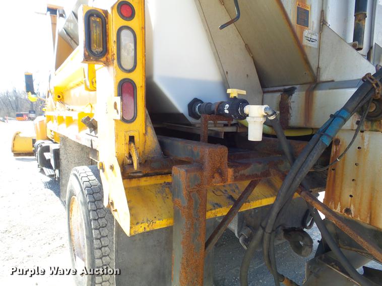 image for item DC7435 2002 International 4900 dump truck