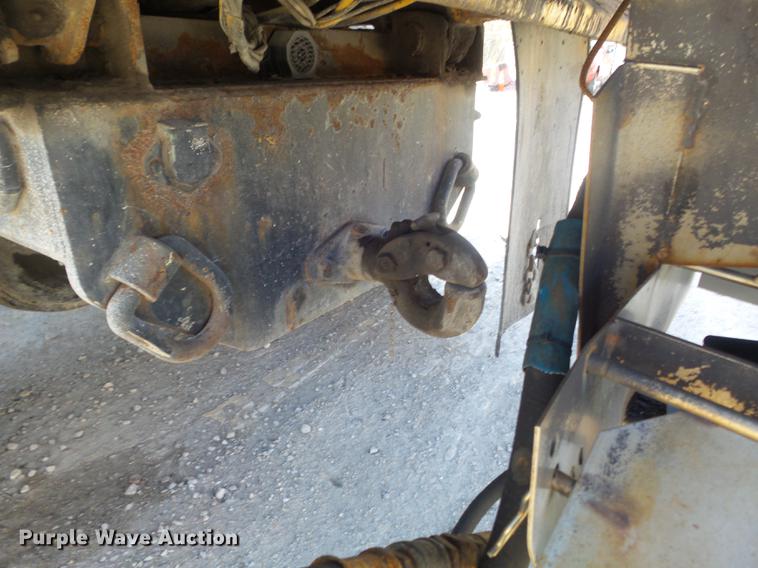 image for item DC7435 2002 International 4900 dump truck