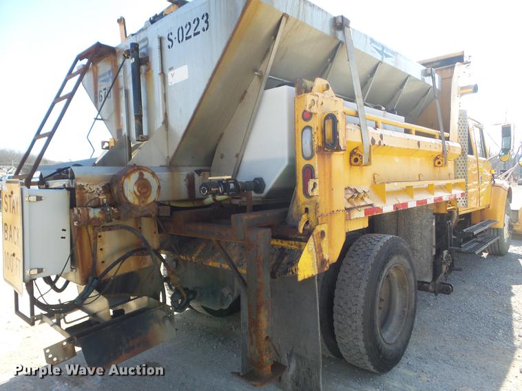 image for item DC7435 2002 International 4900 dump truck