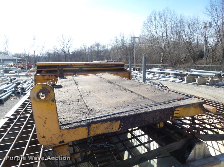 image for item DC7435 2002 International 4900 dump truck