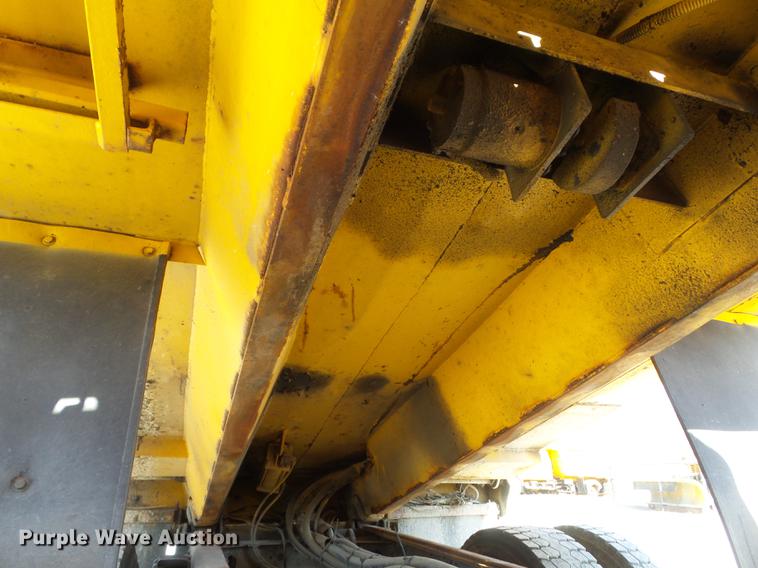 image for item DC7435 2002 International 4900 dump truck