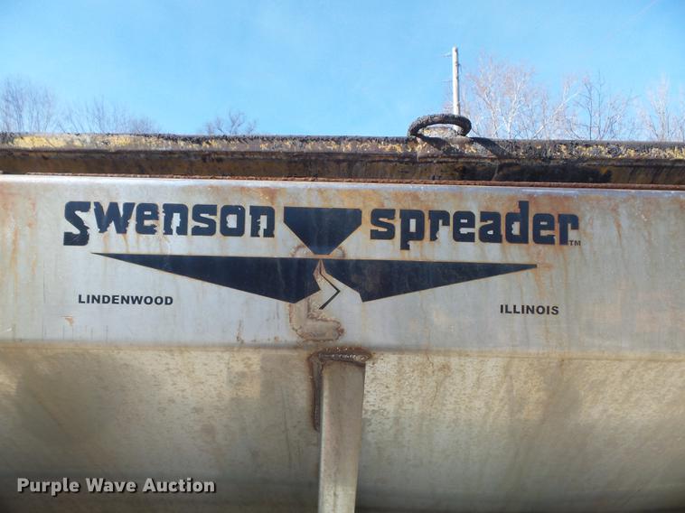 image for item DC7435 2002 International 4900 dump truck