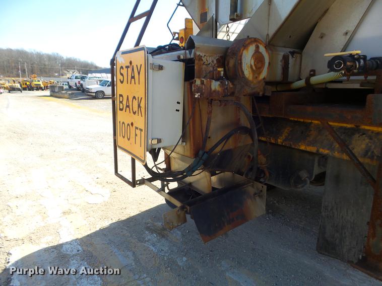 image for item DC7435 2002 International 4900 dump truck