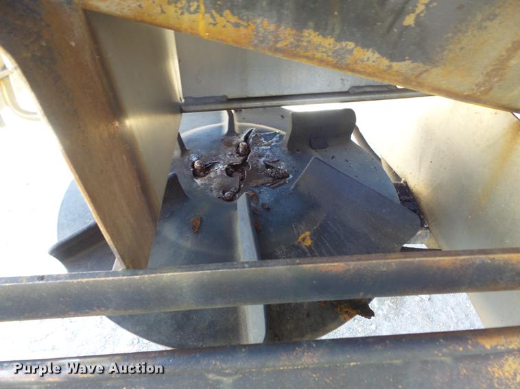 image for item DC7435 2002 International 4900 dump truck