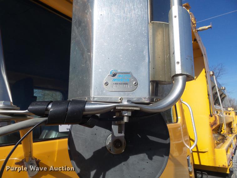 image for item DC7435 2002 International 4900 dump truck