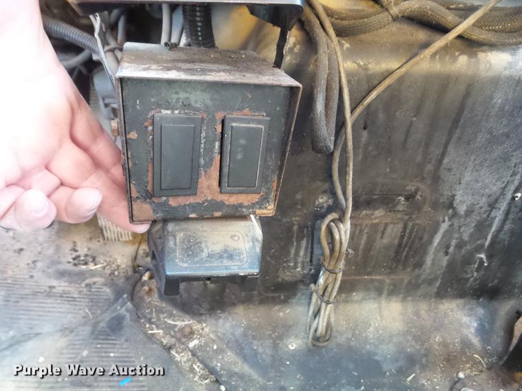 image for item DC7435 2002 International 4900 dump truck