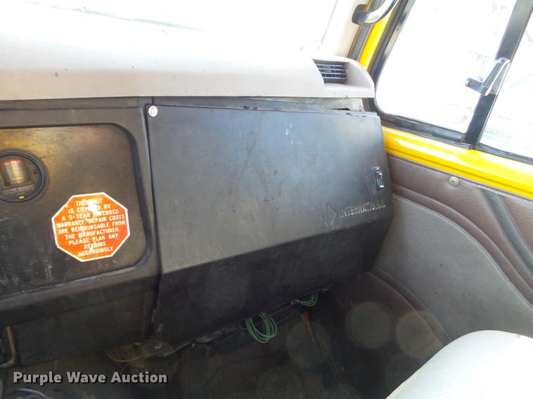 image for item DC7435 2002 International 4900 dump truck