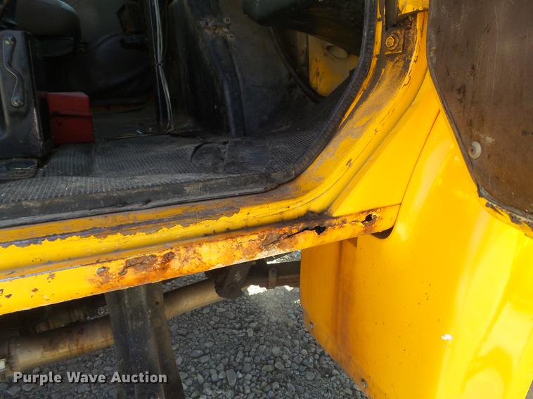 image for item DC7435 2002 International 4900 dump truck