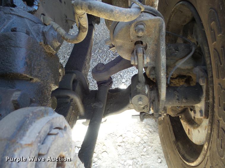 image for item DC7435 2002 International 4900 dump truck