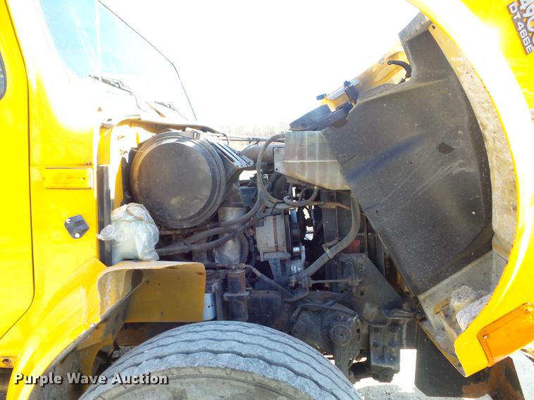 image for item DC7435 2002 International 4900 dump truck