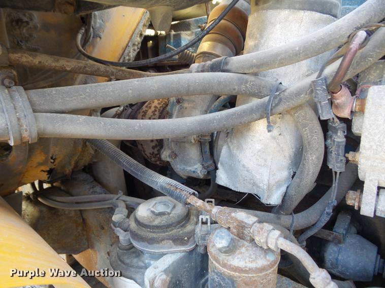 image for item DC7435 2002 International 4900 dump truck