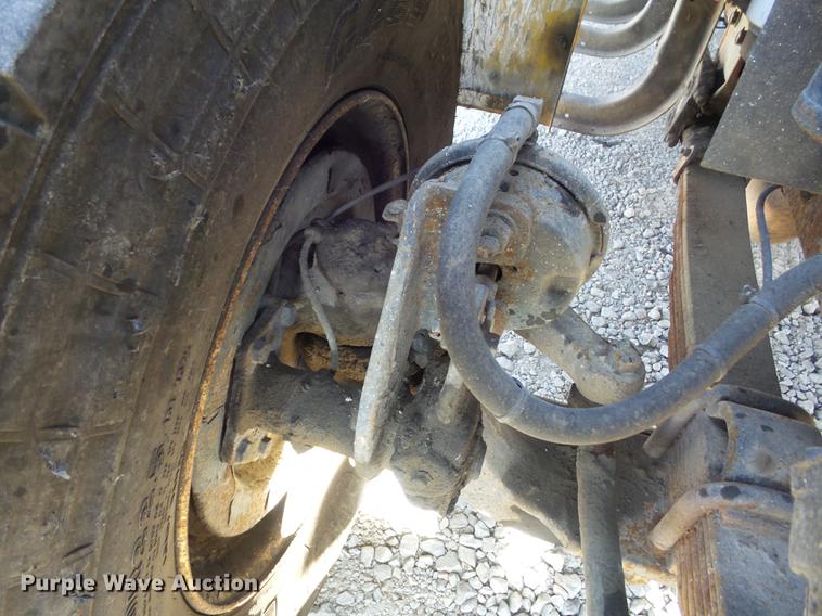 image for item DC7435 2002 International 4900 dump truck